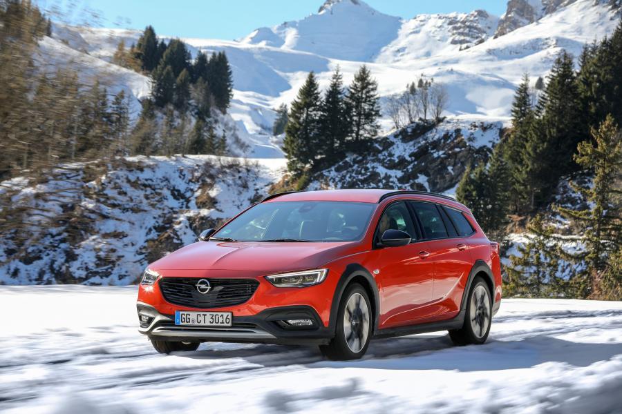  Opel Insignia Country Tourer Turbo D 4x4 Exclusive 2017 года  (фото 30 из 42)